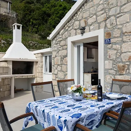 Perla - Small Comfy House With The Terrace *