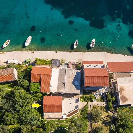 Perla - Small Comfy House With The Terrace Prožura