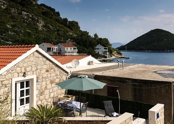 Perla - Small Comfy House With The Terrace *