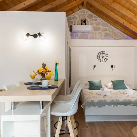 Hébergement de vacances Perla - Small Comfy House With The Terrace