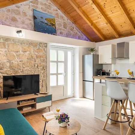 Perla - Small Comfy House With The Terrace Prožura