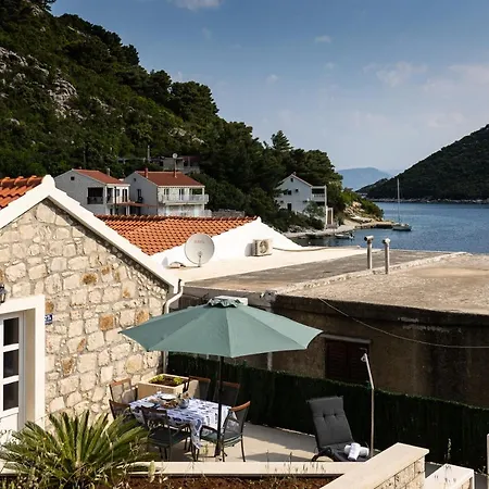 Perla - Small Comfy House With The Terrace *