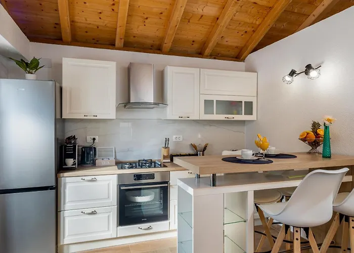 Perla - Small Comfy House With The Terrace בית נופש Prožura